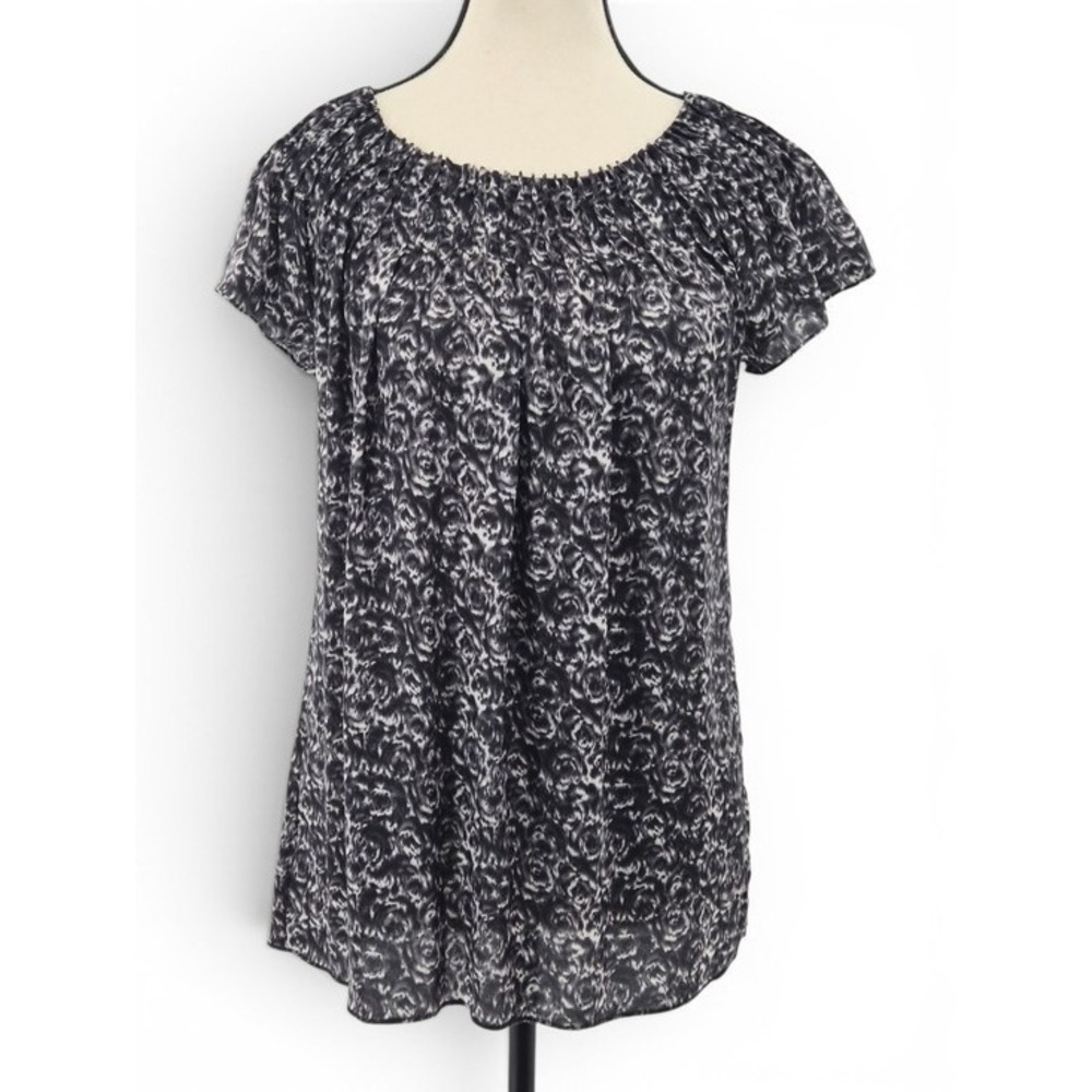 Ann Taylor Black White Floral Silk Blouse XS Stretch Neckline Flutter Sleeve